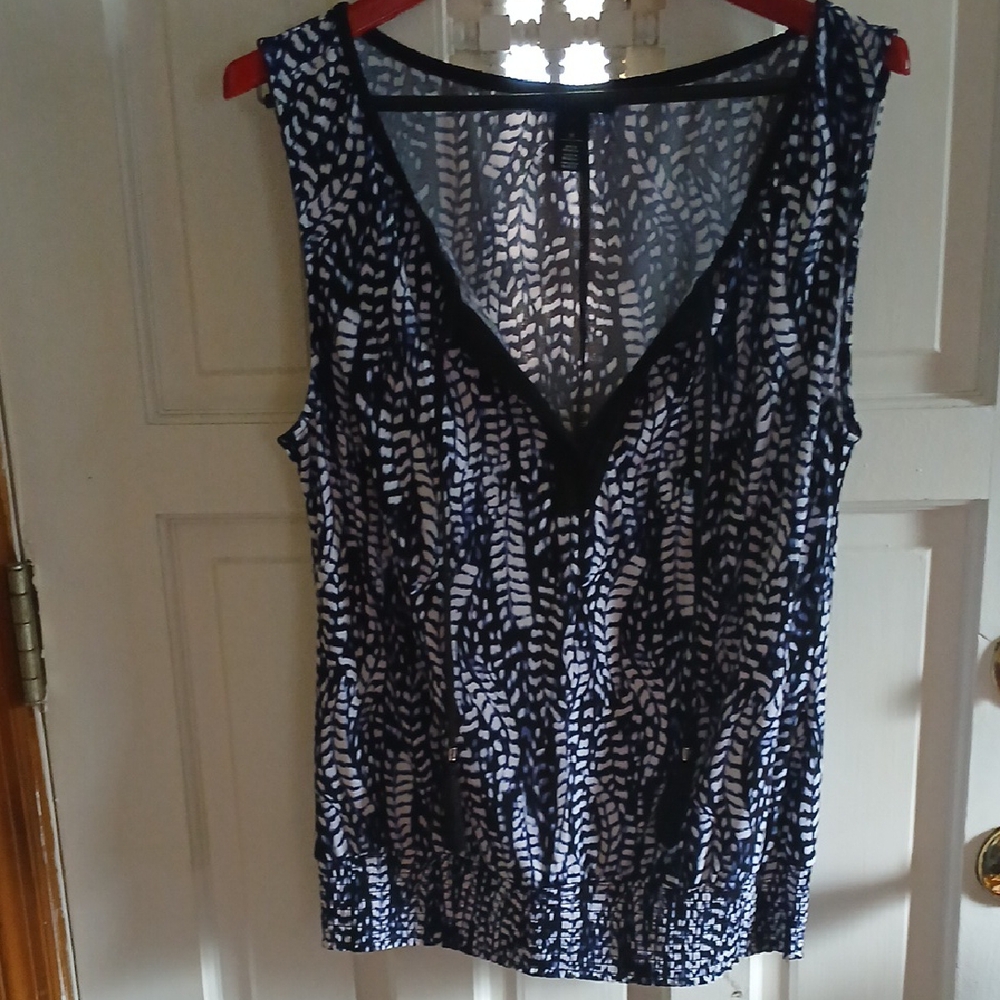 White House Black Market Black and White Leaf Print Tank Top